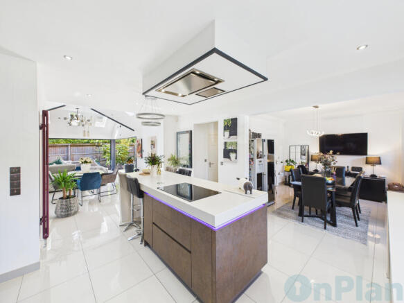 CAM04024G0-PR0034-STILL023