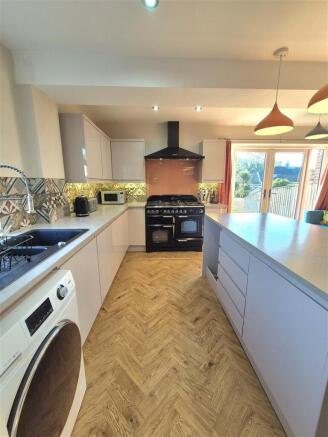 Open plan Kitchen / Dining: