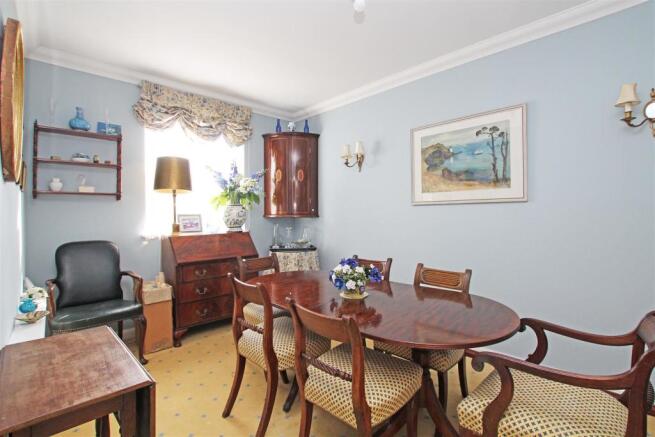 58KGG - Dining room.jpg