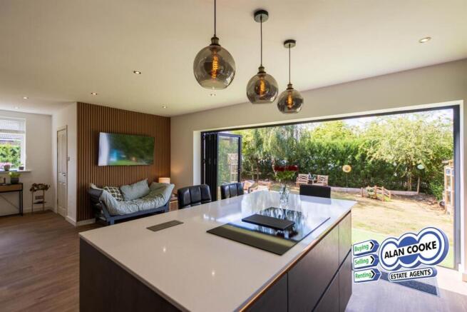4 bed Semi-Detached for sale Image 7