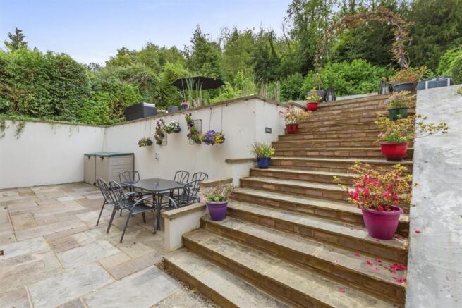 Disraeli Crescent, High Wycombe photo 4