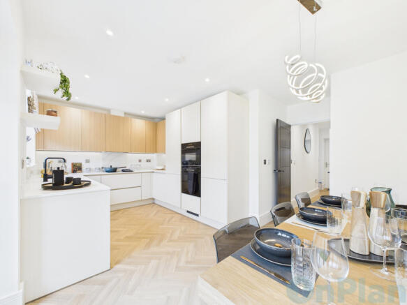 CAM04024G0-PR0039-STILL001 (1)