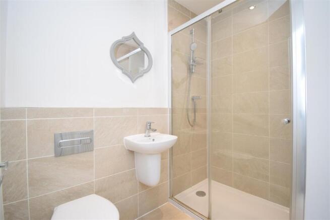 4 bed Detached to rent Image 10