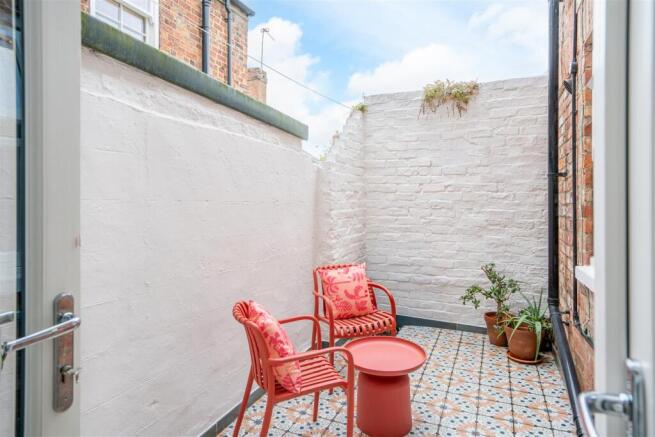 2 bed Terraced for sale Image 8