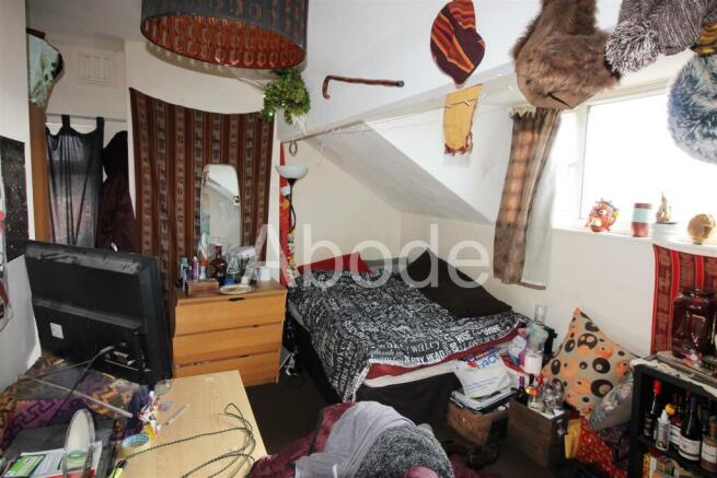 5 bed House to rent Image 11