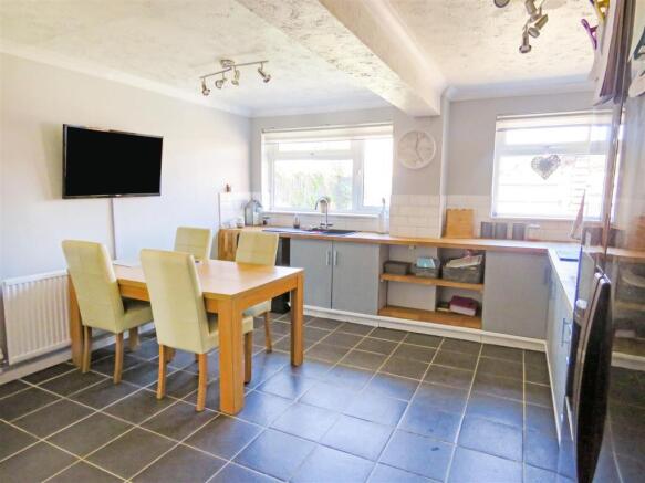 Kitchen Diner 2.JPG
