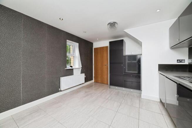 4 bed Semi-Detached for sale Image 7