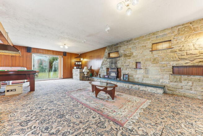 5 bed Detached for sale Image 8