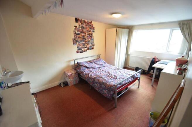 8 bed Terraced to rent Image 12