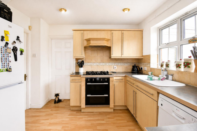 4 bed Detached for sale Image 10