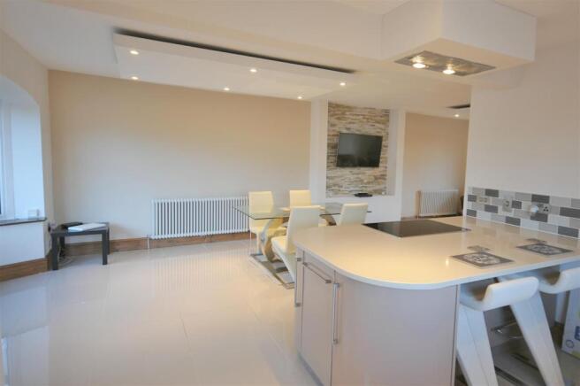 Open plan lounge / dining room /  kitchen