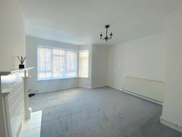 32C St James Rd - Lounge2.jpg