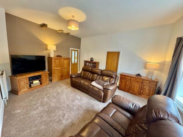 3 bed Link Detached House for sale Image 6