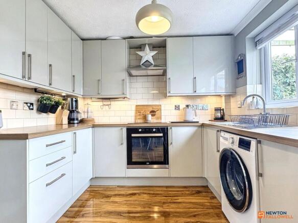 Cedar Drive, Ibstock, LE67 photo 2