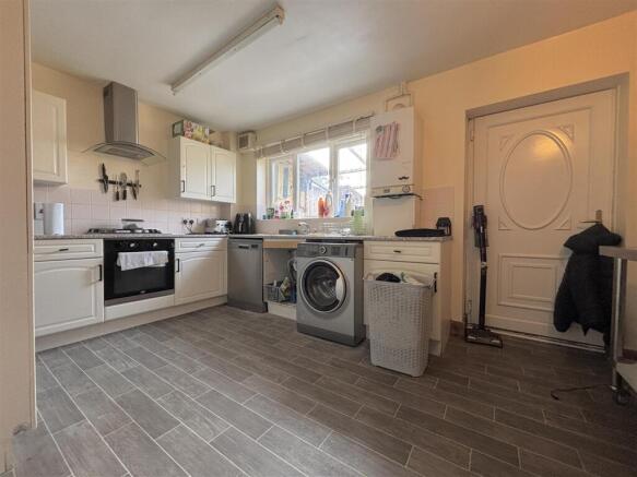3 bed Terraced for sale Image 11