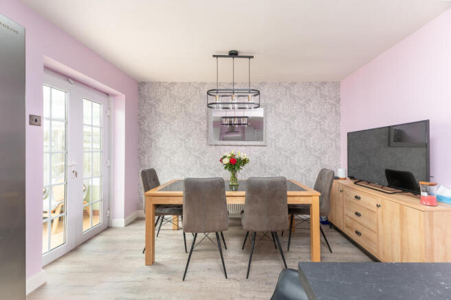5 bed Detached for sale Image 5