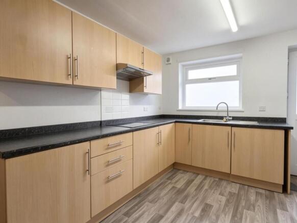 2 bed Terraced to rent Image 5