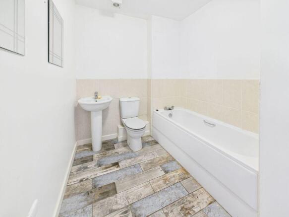 3 bed Terraced for sale Image 10