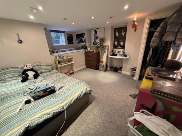 4 bed Terraced to rent Image 8