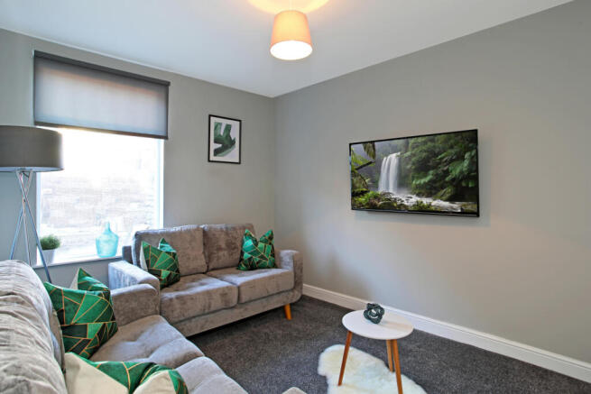 4 bed Terraced to rent Image 4
