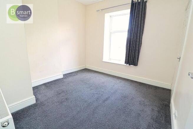 2 bed Terraced to rent Image 6