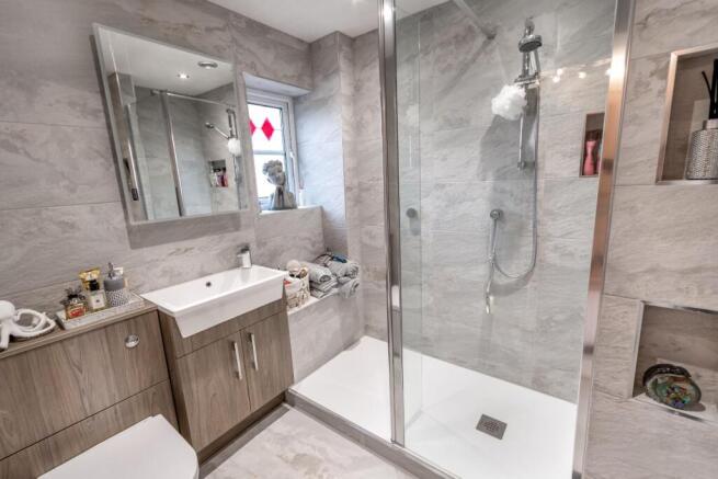 4 bed Detached for sale Image 11