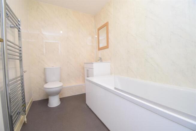 2 bed Town House to rent Image 9
