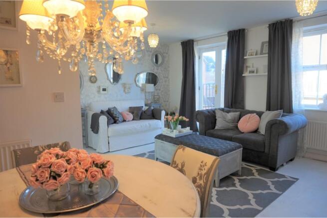 Lounge/Dining Room