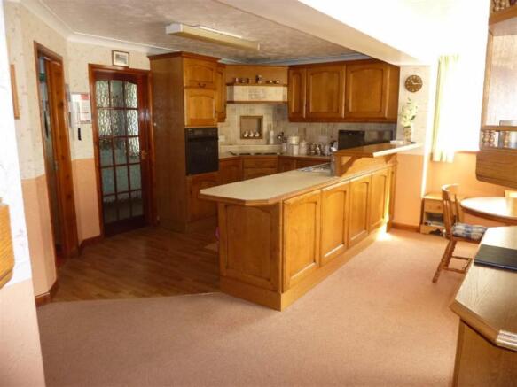 KITCHEN/BREAKFAST RO