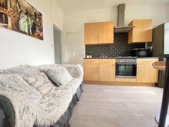 3 bed Semi-Detached to rent Image 8