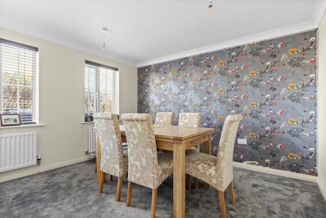 5 bed Detached for sale Image 7