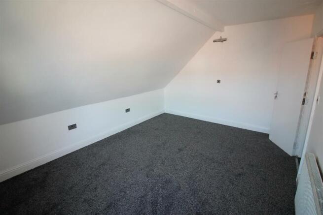 4 bed House to rent Image 7