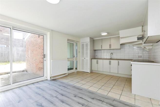 Parkway, Crawley, West Sussex, RH10 photo 4