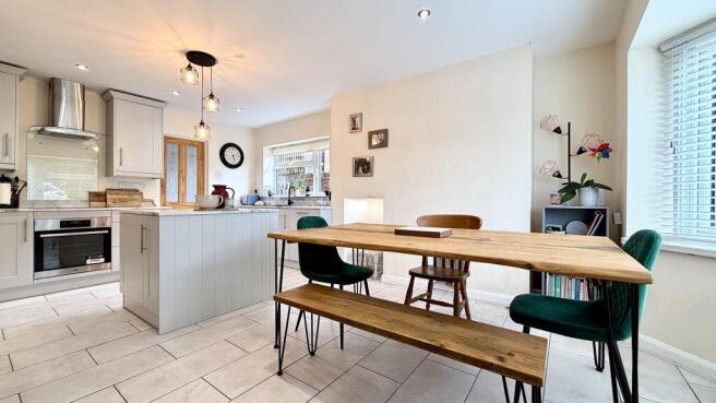 Kitchen/Dining Area