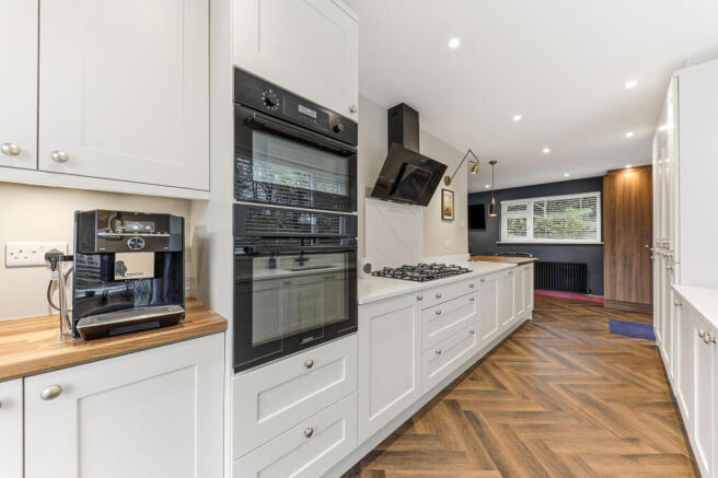5 bed Detached to rent Image 5