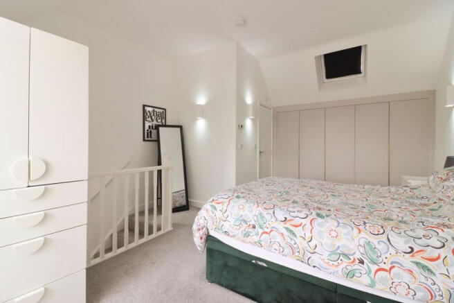 3 bed Terraced for sale Image 9