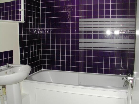 1d Fairfield Bathroom.JPG