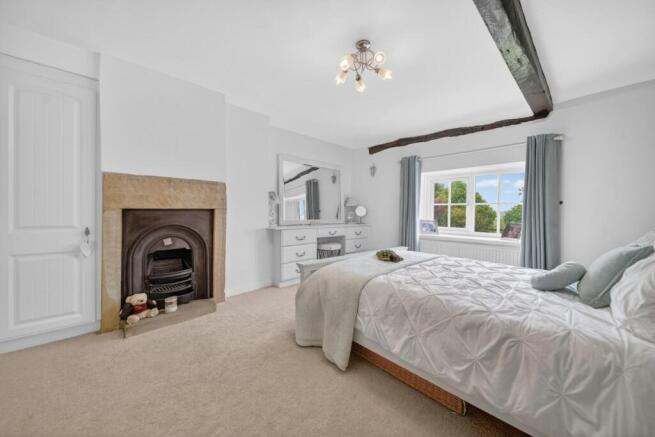 5 bed Detached for sale Image 12