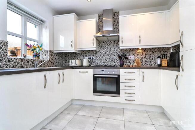 OPEN PLAN DINING KITCHEN