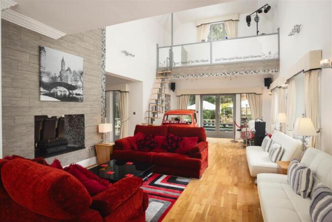 8 bed Detached for sale Image 4