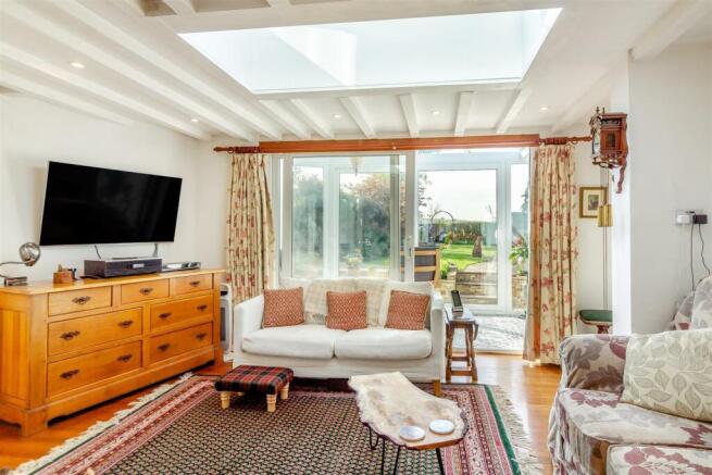 8551296-interior16.jpg