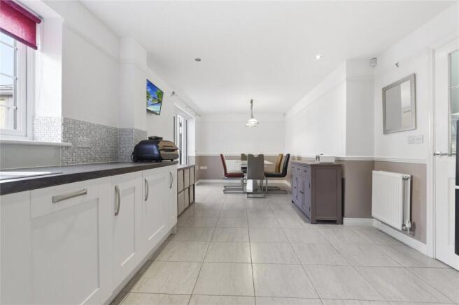 4 bed Detached for sale Image 10