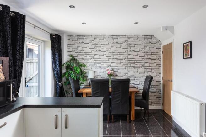 3 bed Semi-Detached for sale Image 6