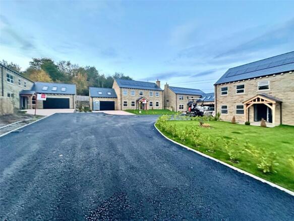 5 bed Detached for sale Image 6