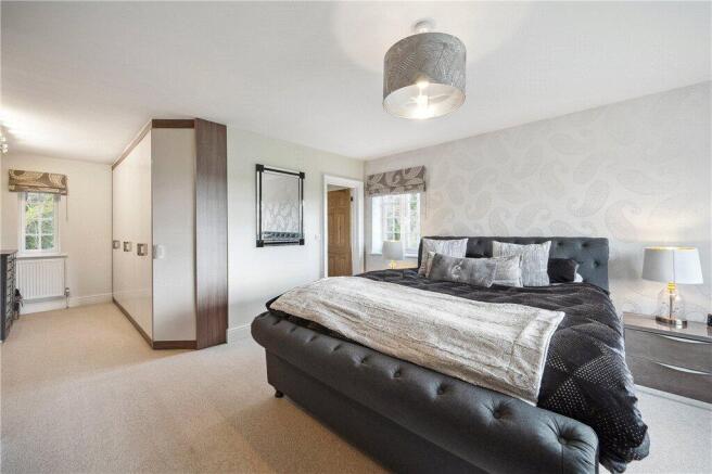 5 bed Detached for sale Image 12
