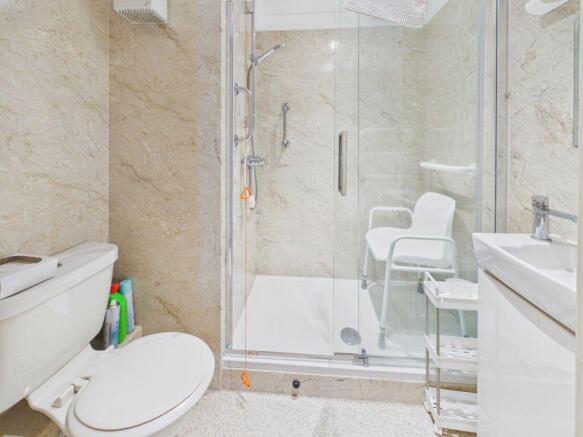 2 bed Flat for sale Image 12