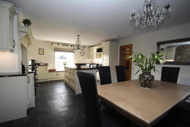 kitchen v2.JPG