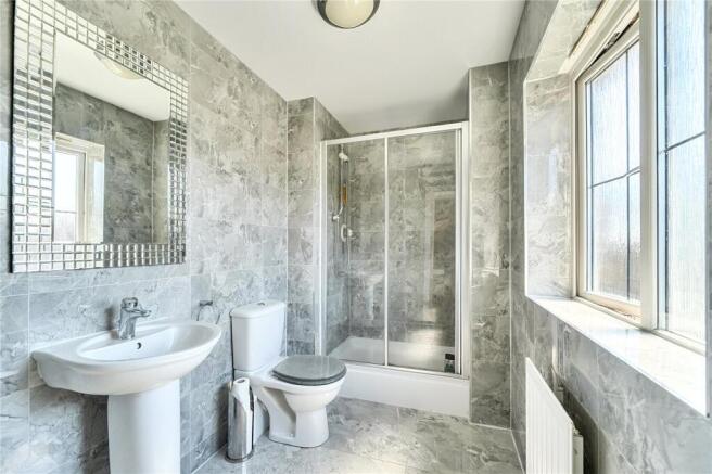 5 bed Detached for sale Image 7