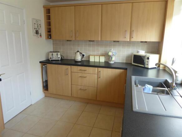 KITCHEN (REAR)