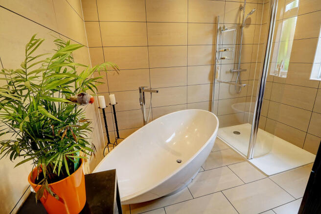 Eggshell Bath
